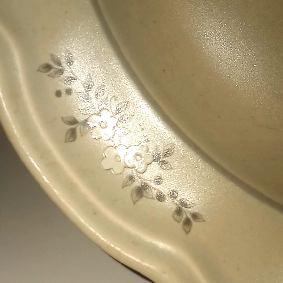 VTG- Pfaltzgraff Silver Heirloom 8 Dinner Plates - Picture 2 of 10